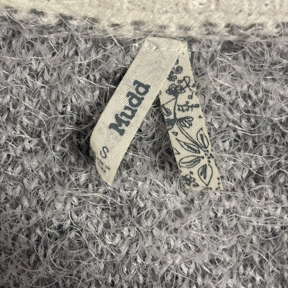 Houndstooth Fuzzy Sweater By Mudd Gray & White Soft Knit Pullover Size Small - Picture 3 of 7